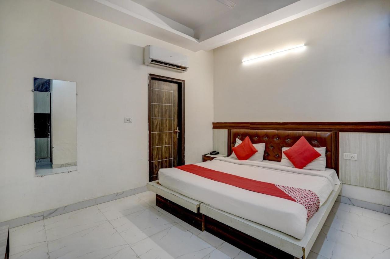 Oyo 78981 The Diamond Nest Noida Buitenkant foto