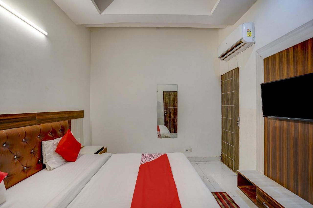 Oyo 78981 The Diamond Nest Noida Buitenkant foto