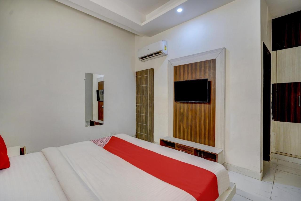 Oyo 78981 The Diamond Nest Noida Buitenkant foto