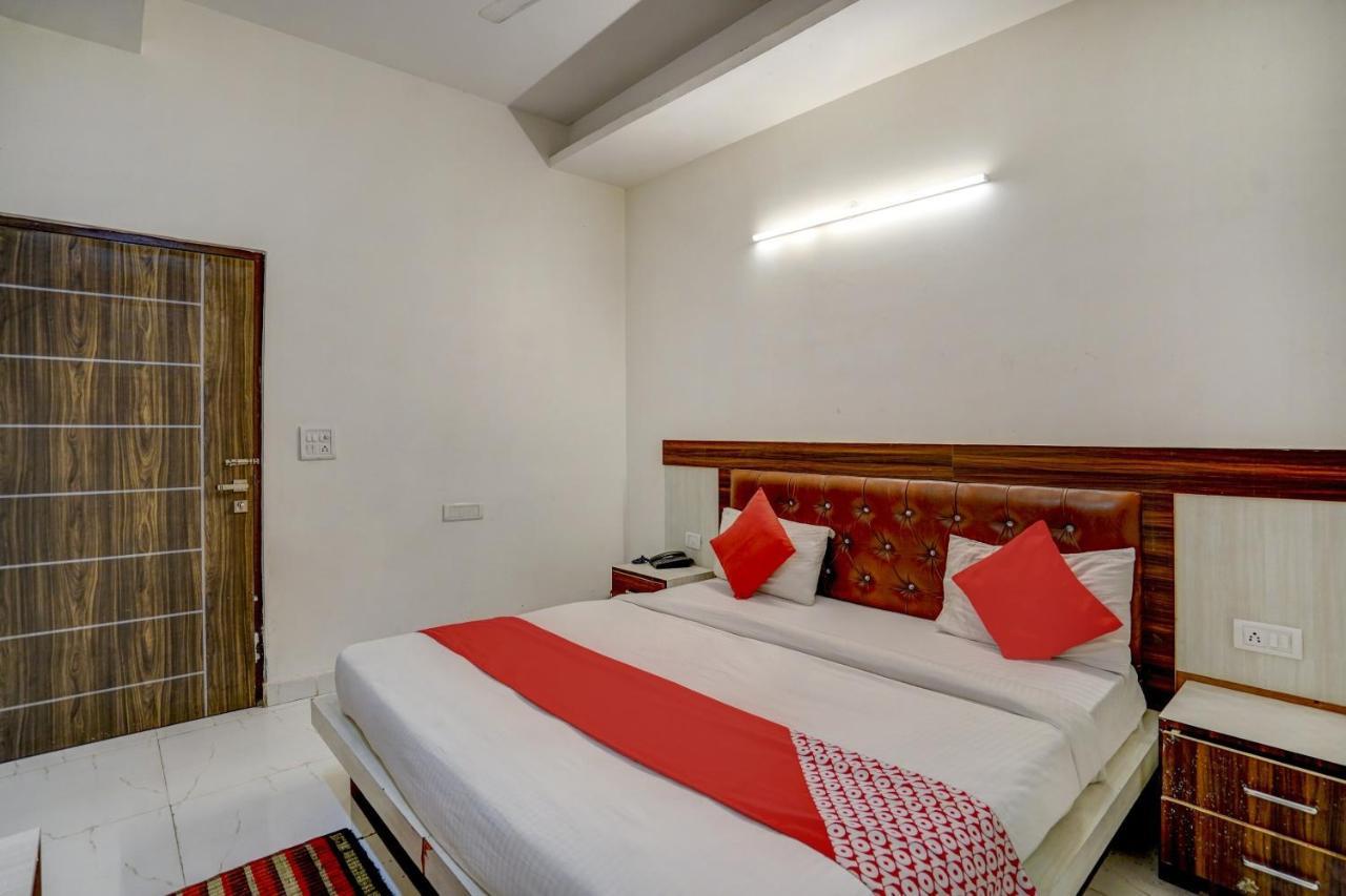 Oyo 78981 The Diamond Nest Noida Buitenkant foto
