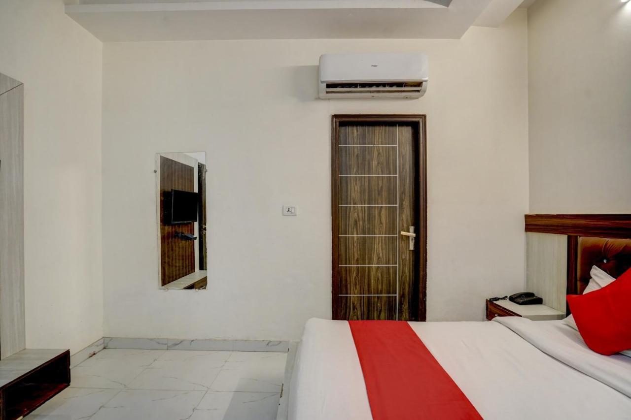 Oyo 78981 The Diamond Nest Noida Buitenkant foto
