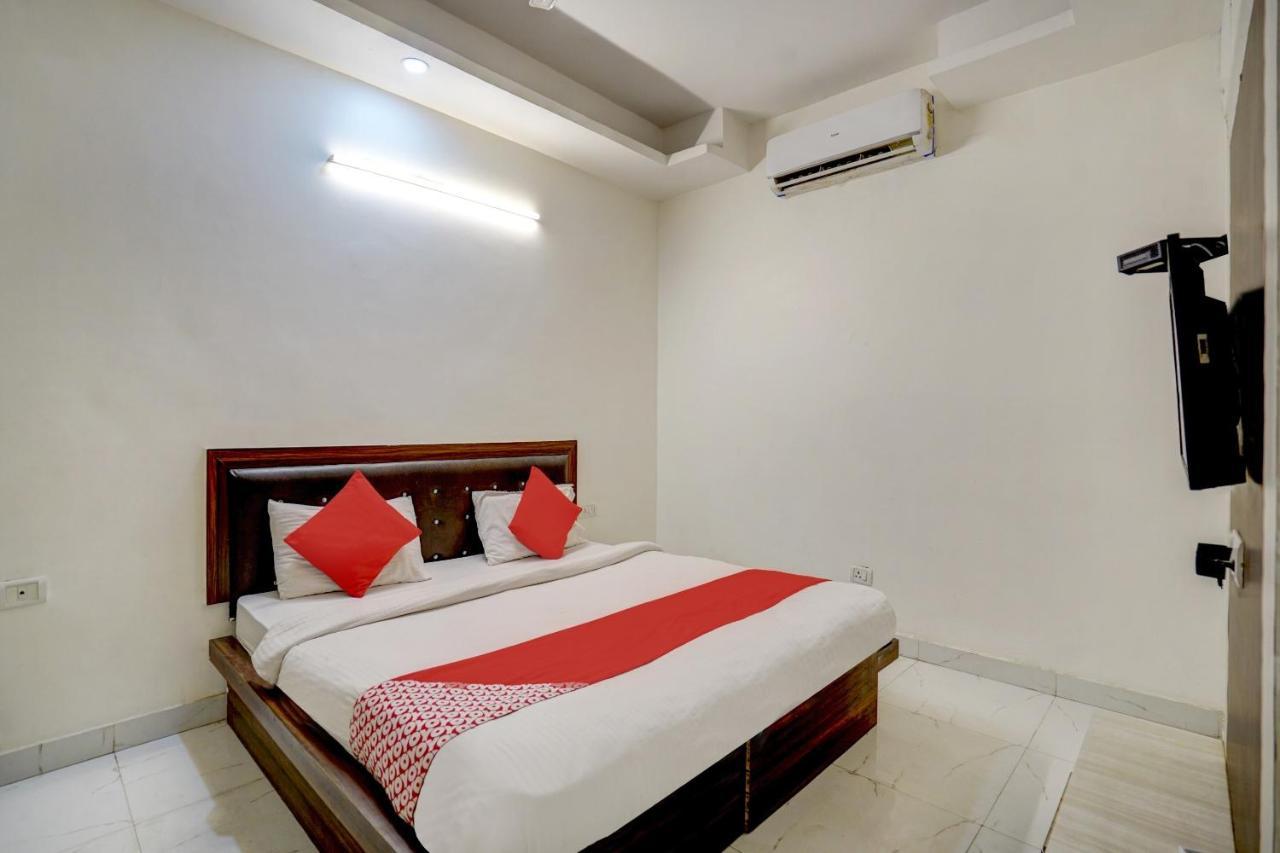 Oyo 78981 The Diamond Nest Noida Buitenkant foto