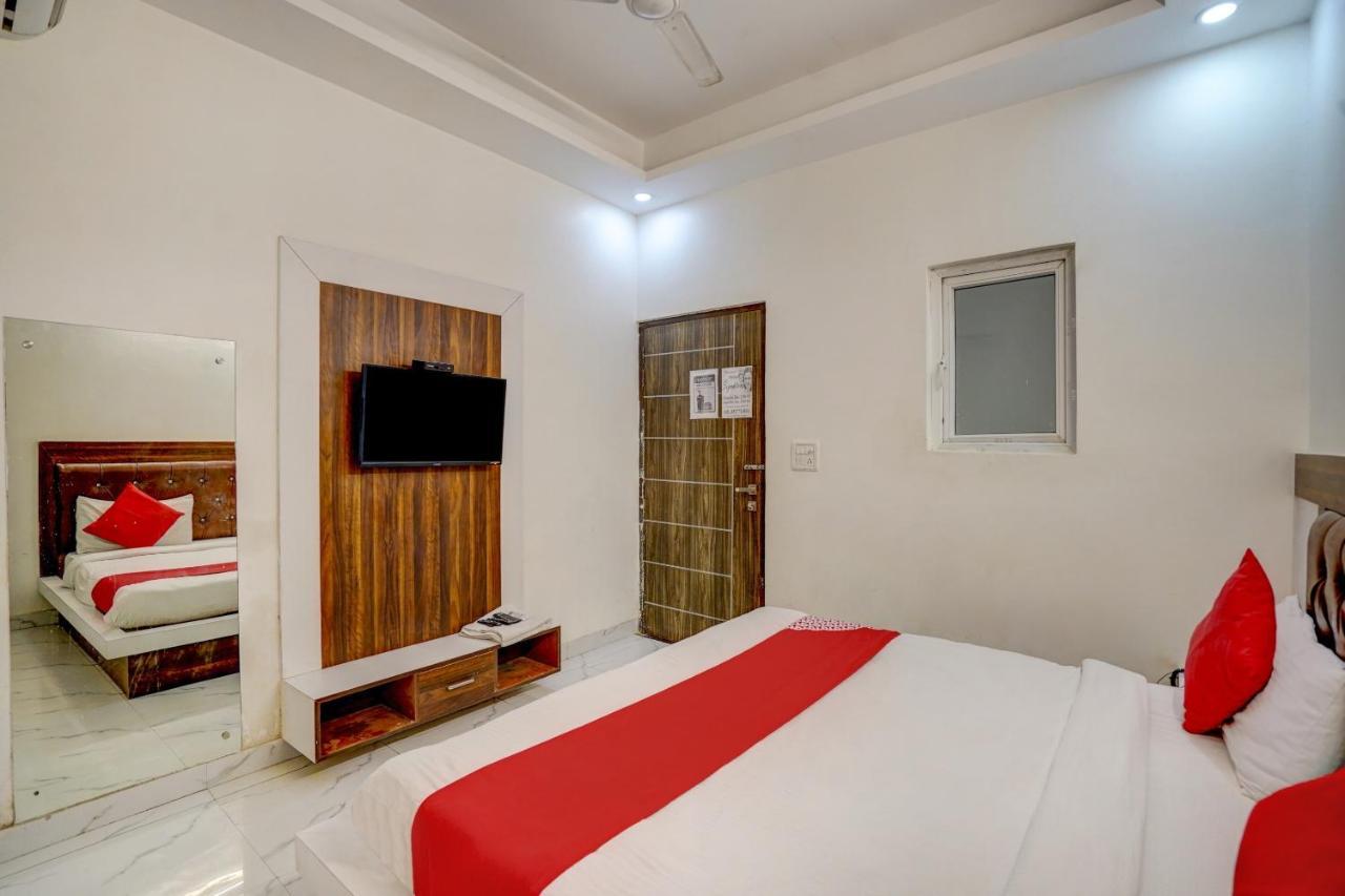 Oyo 78981 The Diamond Nest Noida Buitenkant foto