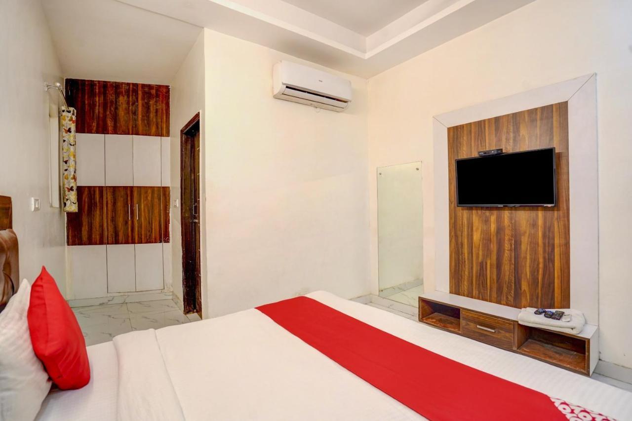 Oyo 78981 The Diamond Nest Noida Buitenkant foto