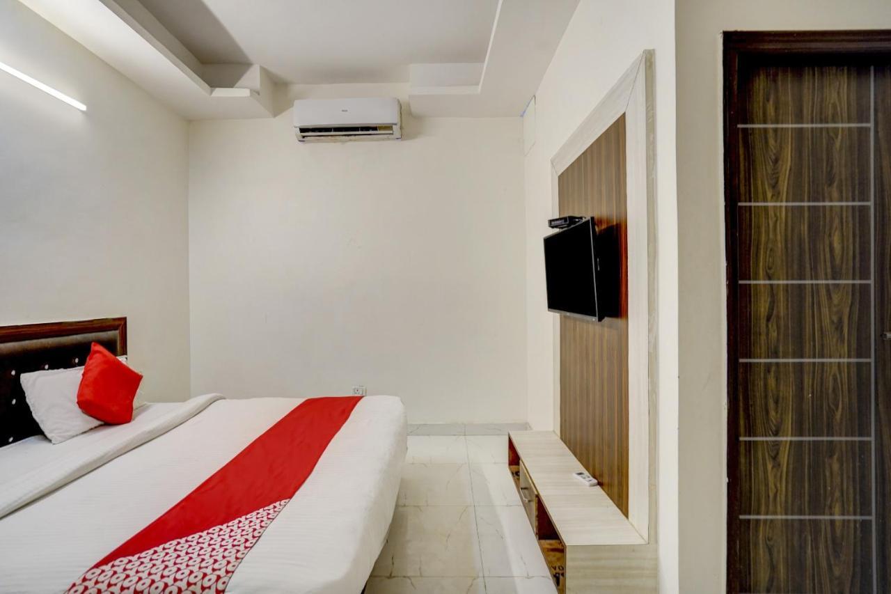 Oyo 78981 The Diamond Nest Noida Buitenkant foto