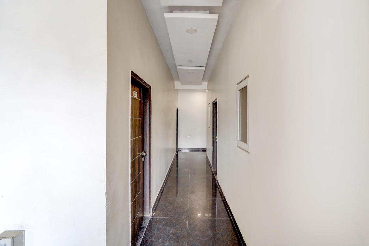 Oyo 78981 The Diamond Nest Noida Buitenkant foto